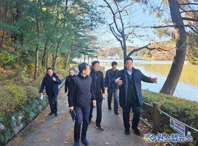 안대룡 교육위원장, 문수호반광장 ‘청춘의 못’ 보행로 야간 안전 점검