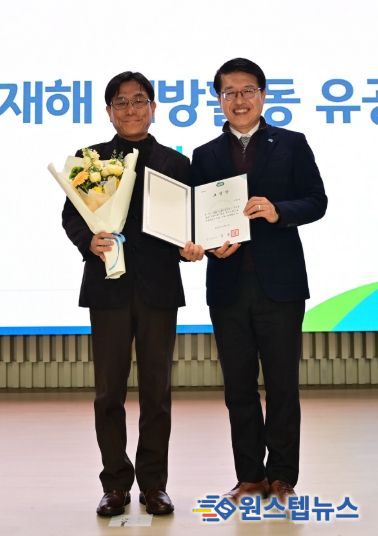 ‘2025 산업재해 예방활동 유공 우수기관’ 경기도지사 표창 수상 기념촬영