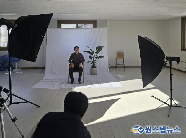 연천군학교밖청소년지원센터 학교밖 청소년 자원봉사동아리, 대광1리 어르신 대상 '장수사진 촬영봉사' 진행