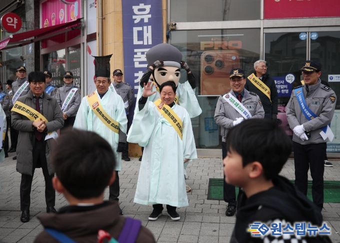 남양주시 다산2동에서 펼쳐진 민·관·경·학 아동 안전 캠페인 …정약용·포돌이 총출동