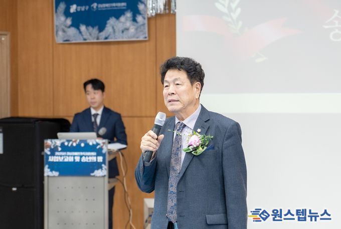 9일 ‘2025년 강남장애인 가족지원센터 사업보고회’에서 이호귀 의장이 축사를 하고 있다.