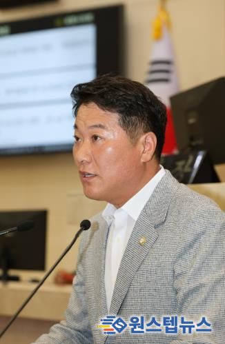 양윤제예결특위 위원장 (2025.9.5.제325회 임시회 제1차 본회의 당시 예결특위 위원장 선출 소감 발언 장면)