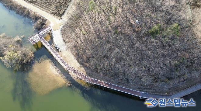 용인특례시가 처인구 이동읍에 있는 이동저수지 둘레길 단절 구간 연결공사를 마무리했다.