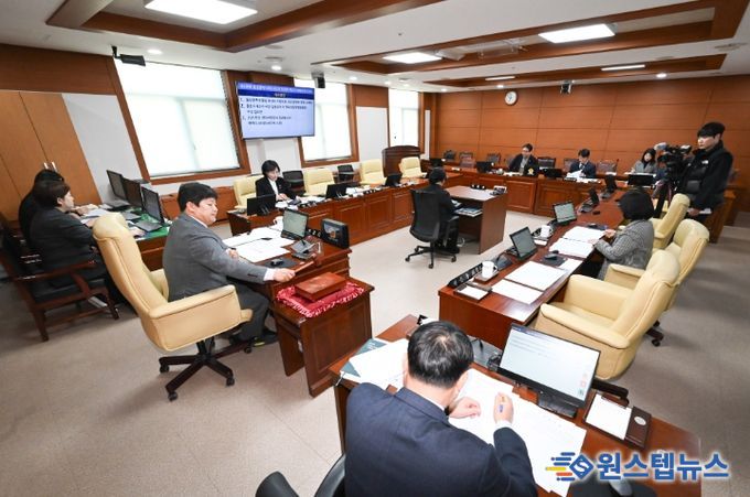 의회운영위원회, 울산광역시의회 국내외 지방의회 교류협력에 관한 조례안 등 심사