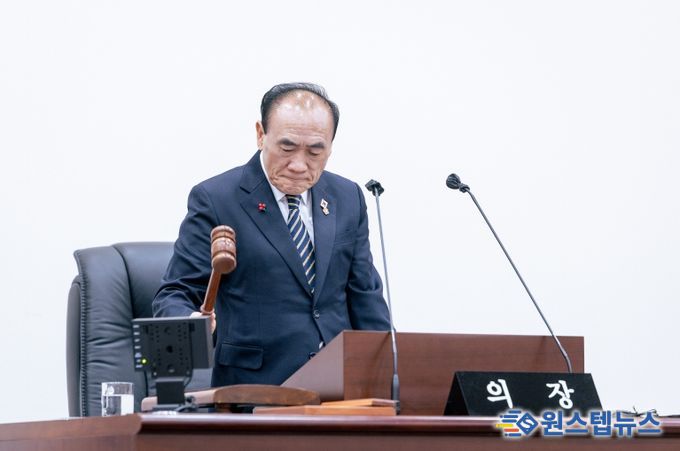 성북구의회 임태근 의장이 제315회 제2차 정례회 제2차 본회의를 주재하고 있는 모습