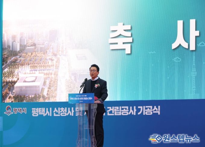 신청사 및 시의회 건립 기공식에서 축사하는 강정구 의장