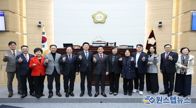 용산구의회, 제302회 제2차 정례회 폐회 의원 단체사진