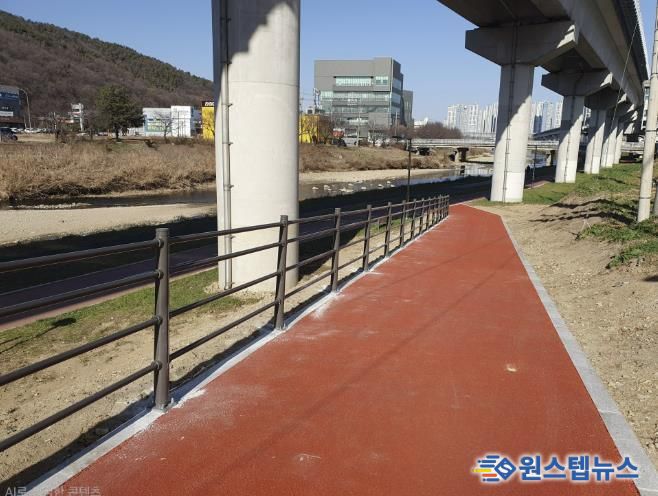 용인특례시 처인구가 고림동 103-48번지 일대 경안천에 진입로를 조성했다.