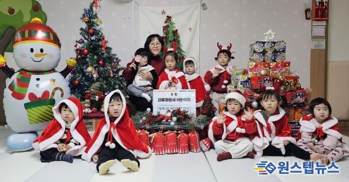 안성시노인복지관, 영세아 전용 리틀파랑새어린이집으로부터 ‘행복나눔 라면트리’ 기부받아