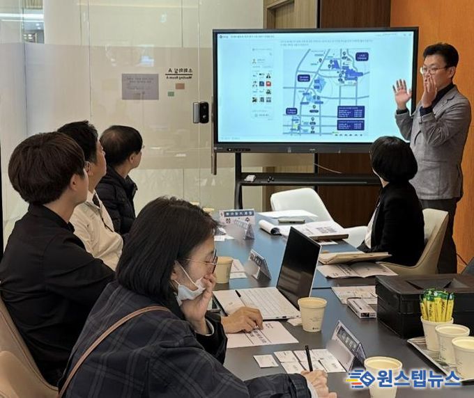 지난11월 시청 소회의실에서 CES 2026 광명시 단체관에 참가하는 기업들과의 간담회가 진행 중이다.