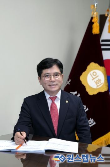 금광연 의장이 2026년 병오년(丙午年) 신년사를 통해 새해 의정 방향과 핵심 과제를 공식 발표하며 “2026년 하남시의회는 ‘시민과 동행하는 품격 있는 의회’라는 약속을 지키며, 시민이 기준이 되는 의정을 실천해 나가겠다”라고 밝혔다. (사진_하남시의회 제공)