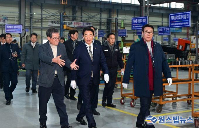 경남도의회 최학범 의장, 김해 테크노밸리산단 입주기업 격려