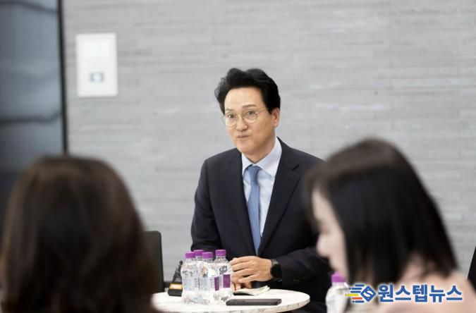 경기도교육청에서 기자간담회를 하고 있는 안민석 경기미래교육자치포럼 대표(사진=경기미래교육자치포럼)