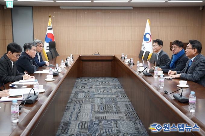 인천 송도 재외동포청 현장 항의 방문