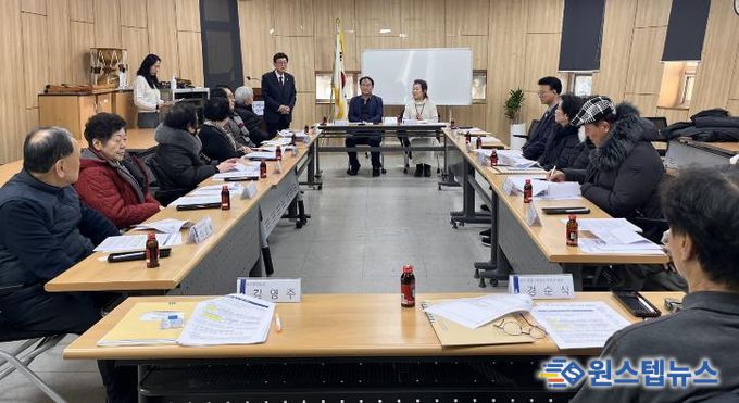 수원시 영통구 원천동, 경로당 맞춤 '바른 복지-건강소식지' 첫 배부