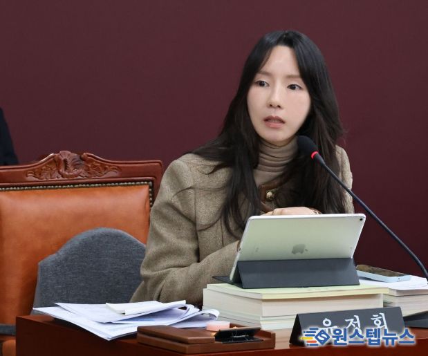 예산결산위원회에서 발언하는 윤정회 의원
