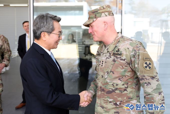 김동연 경기도지사, 조셉 힐버트 신임 미8군 사령관 만나 한미동맹 강화 위한 협력 약속