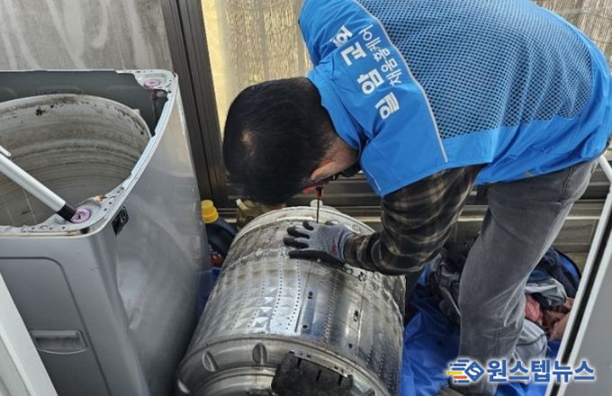 고양시 탄현2동, 일암교회에서 취약계층 10가구에 에어컨·세탁기 청소 지원