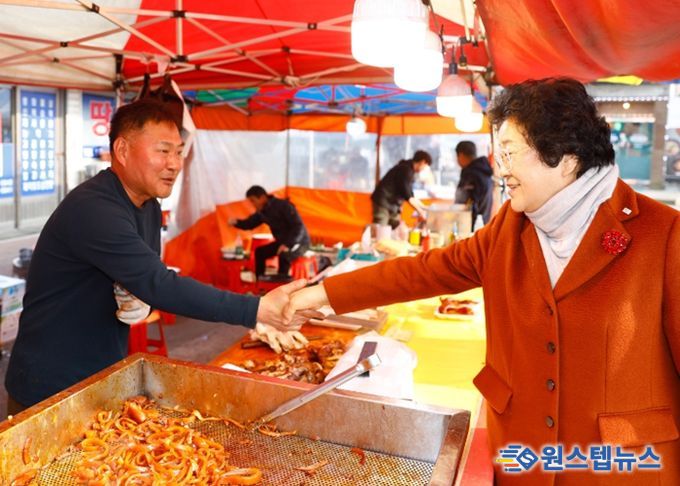 김경희 이천시장, 설 맞아 전통시장 방문 활력 응원