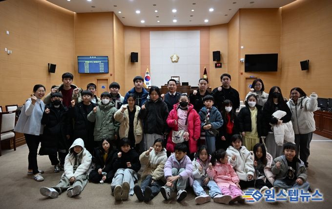 성중기 의원, 다함께돌봄센터 ‘시소’ 아동들과 의회 견학 실시