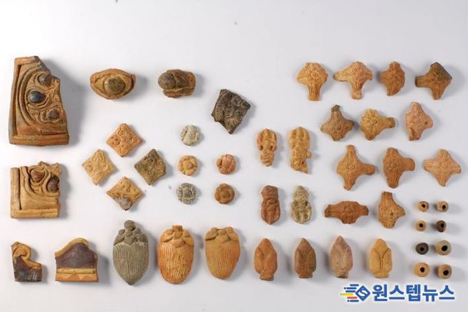 소조사천왕장식편