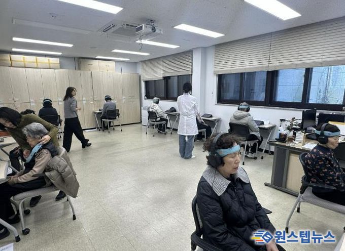 과천시 보건소 치매안심센터는 치매 예방과 조기 관리를 위해 인공지능 기반 ‘맞춤형 뇌훈련 프로그램’을 운영하고 있다고 5일 밝혔다.