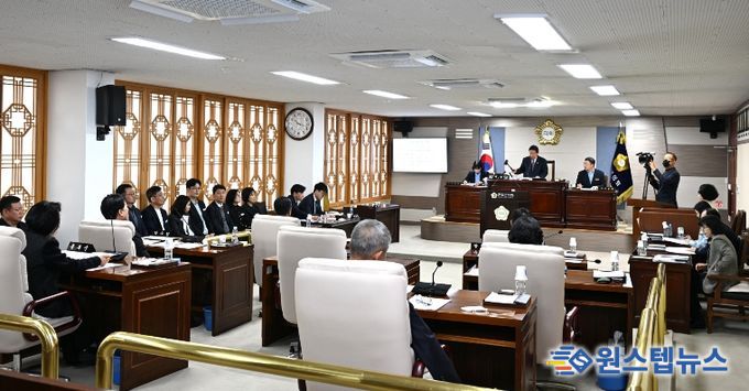 군위군의회, 제296회 임시회 개회