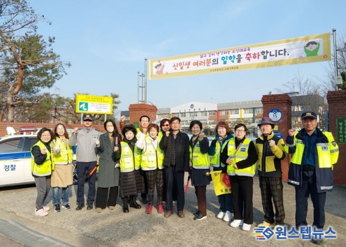 오성면 생활안전협의회, 등굣길 교통안전 봉사 진행