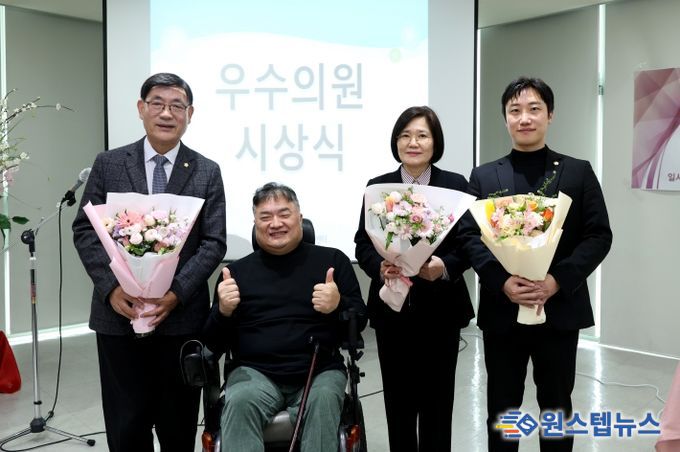 성동구의회 박성근, 전종균, 이현숙 의원 표창패 수상