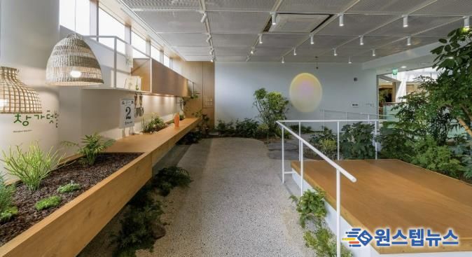 광명시립소하노인종합복지관 4층에 조성된 어르신 인지건강 증진을 위한 다감각 인생정원 ‘소하담숲’