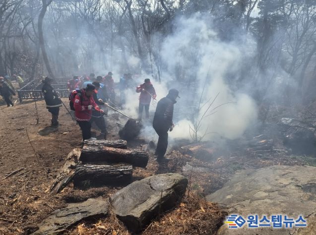 수원 팔달산 산불 진화(산림재난대응단 진화사진)