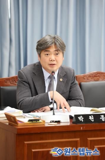 업무보고 중인 박원종 전남도의원