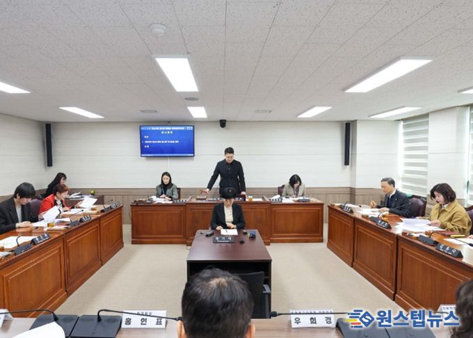 16일 의회 제4상임위원회 회의실에서 열린 ‘제301회 임시회 폐회 중 의회운영위원회’의 모습. 의회는 이 회의에서 제302회 임시회 의사일정과 부의안건을 협의했다.