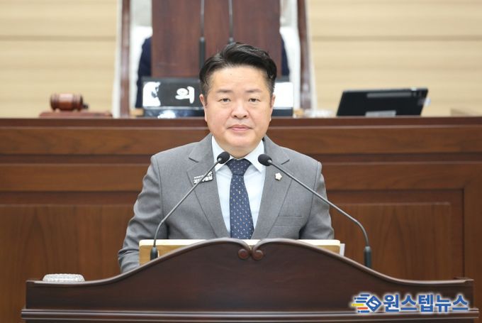 “인천시의 자치 인사권 침해 저지와 공직자 권익수호 규탄 결의안 채택” 위원장 김남원