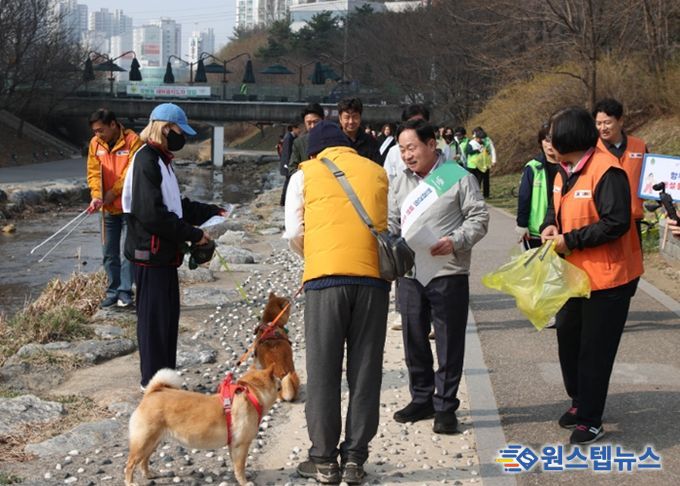 남양주시, 시민과 함께하는 호만천 환경정화·펫티켓 캠페인 전개