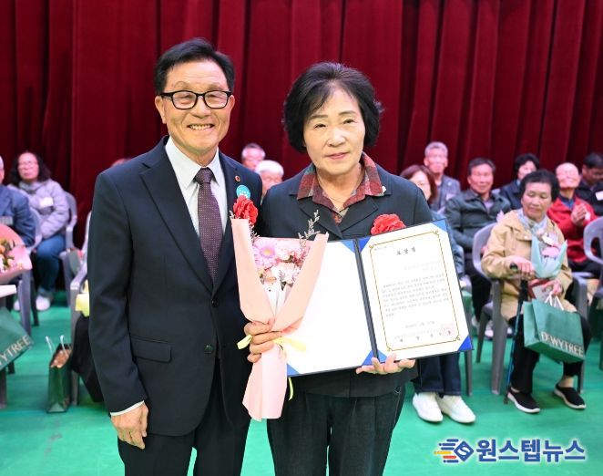 완주군의회 이순덕·성중기 의원, ‘2026 효도대상 시상식’서 표창 수상