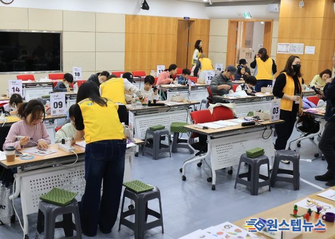 과천시, 과학의 날 기념해 한 달간 열리는 과학행사 첫 회차 호응…3D펜 체험에 가족 참여 이어져