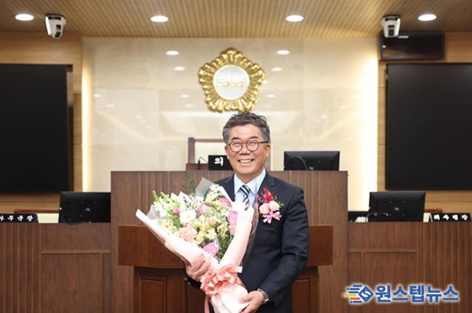 제9대 평택시의회 보궐선거로 당선된 이윤하 의장