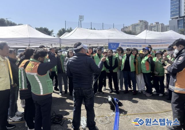 지난 7일 소하배수펌프장에서 여름철 풍수해 대비 수방 자재 작동 실습 교육이 진행 중이다.