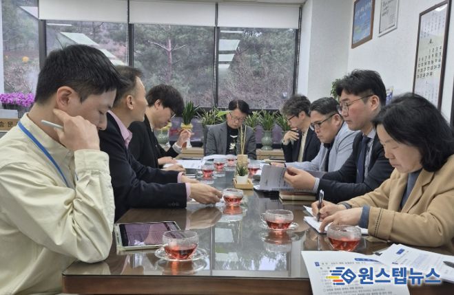 송문호 기획조정실장 주재로 열린 비상대책회의에서 민생 안전 대책을 검토하고 있다