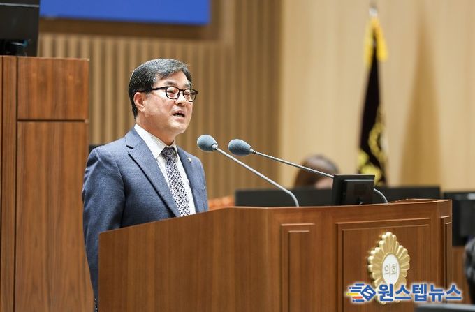 이재형 수원특례시의회 의원이 8일 제400회 임시회 제2차 본회의에서 5분 자유발언을 하고 있다.