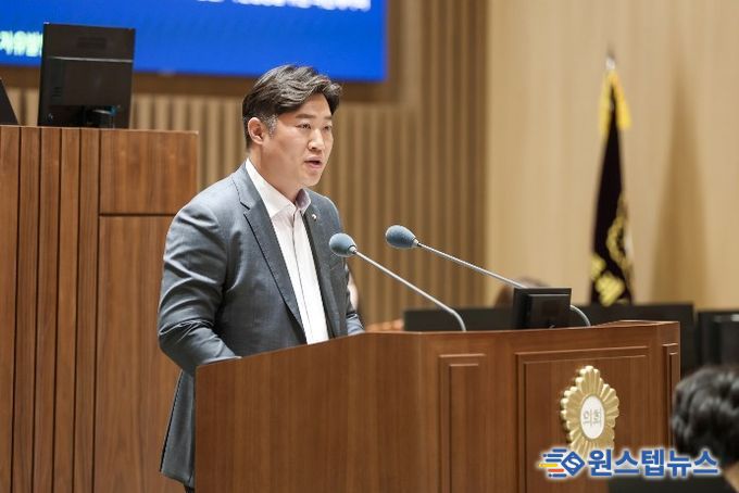 김동은 수원특례시의회 의원이 제400회 임시회 제2차 본회의에서 5분 자유발언을 하고 있다.