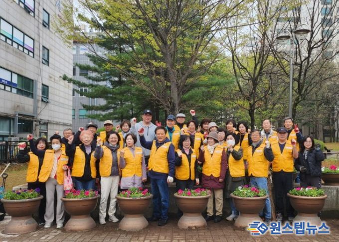 고양시 마두2동 주민자치회, 강촌공원 봄맞이 초화 식재