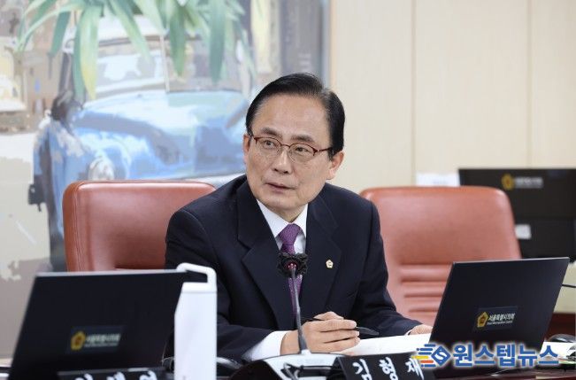 김형재 의원이 3월 5일 열린 제334회 서울시의회 임시회 문화체육관광위원회 업무보고에서 서울시 홍보기획관에게 질의를 하고 있다.