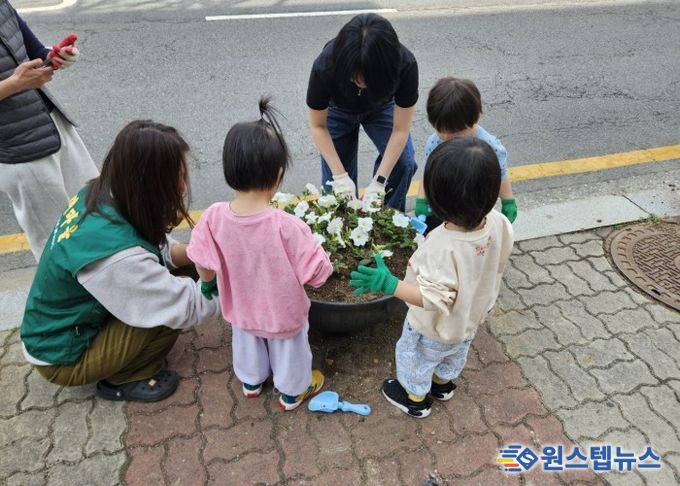 고양시 중산1동, 봄맞이 초화 심기 행사 개최